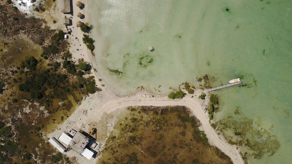 Building Off the Grid: Island Oasis