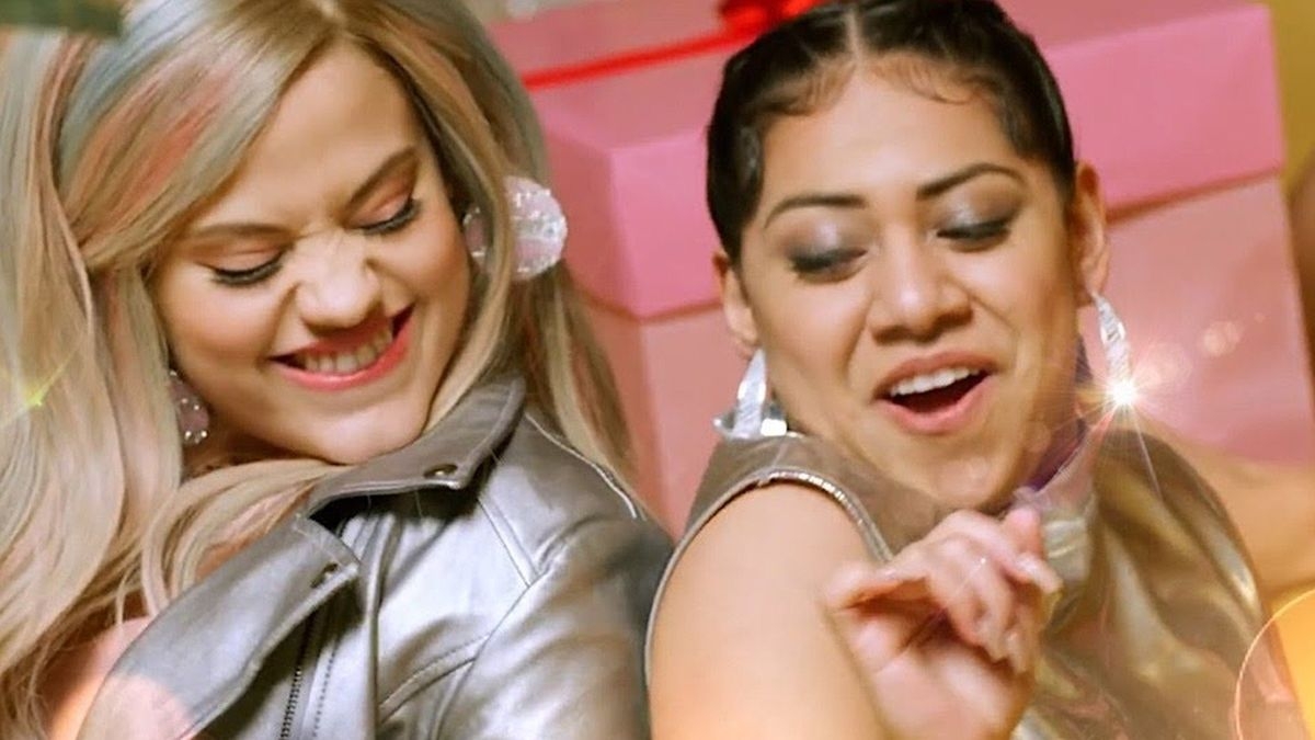 Descendants 3 Music Video: Audrey's Christmas Rewind